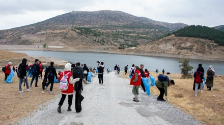 "Doğa İçin Yürü: Ardıçlı Gölü Çevre Temizliği" Etkinliği 